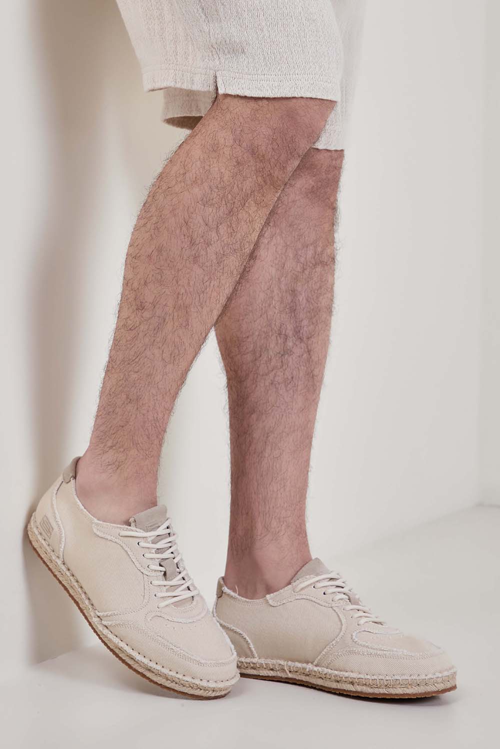 תמונת כל הלוק של נעלי מוקסין